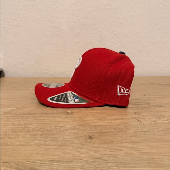 Men's New Era Red Philadelphia Phillies 2025 MLB Postseason Side Patch 9SEVENTY - Picture 6 of 8